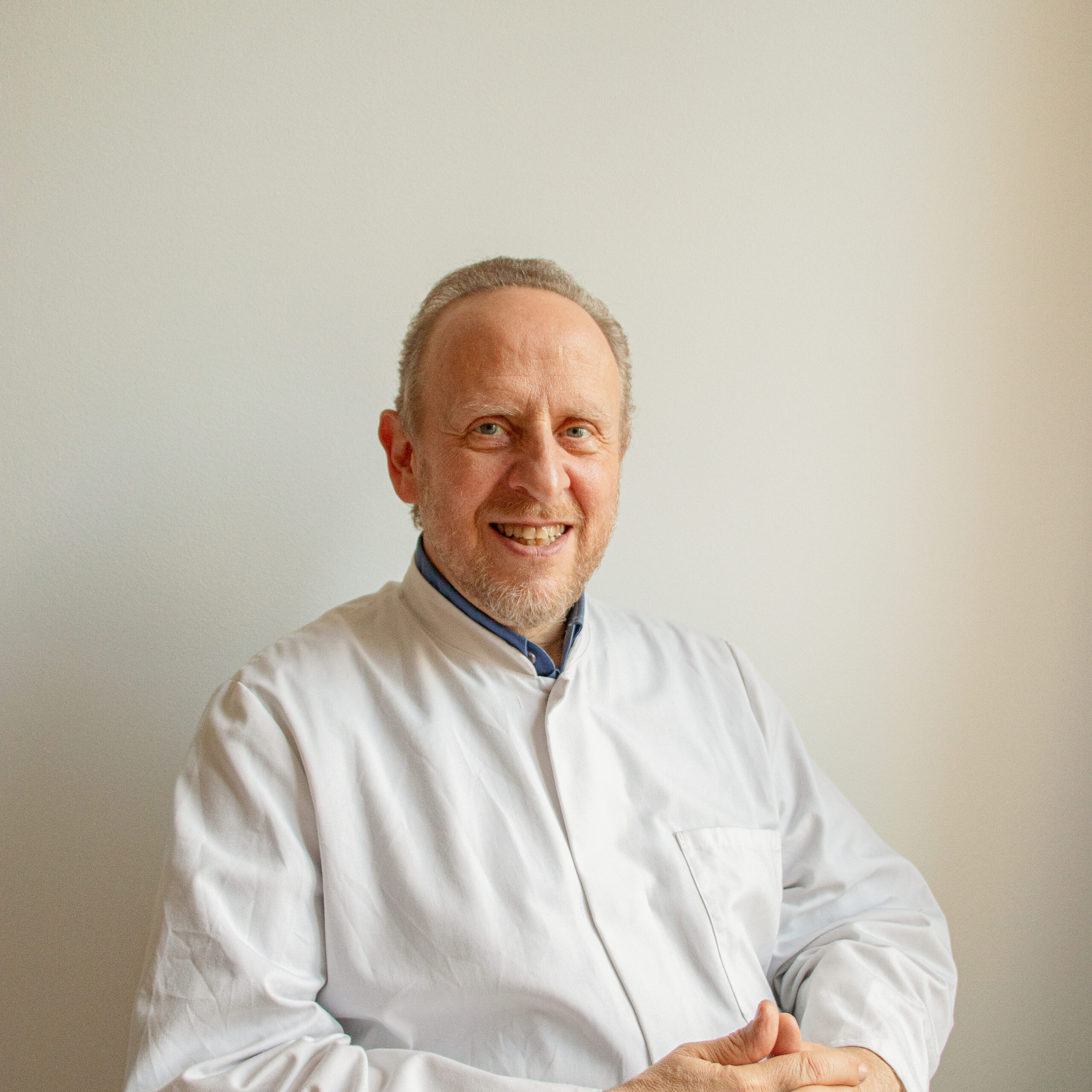 Docteur Samuel Jeruzalska avec un client à l'Institut Jeruzen